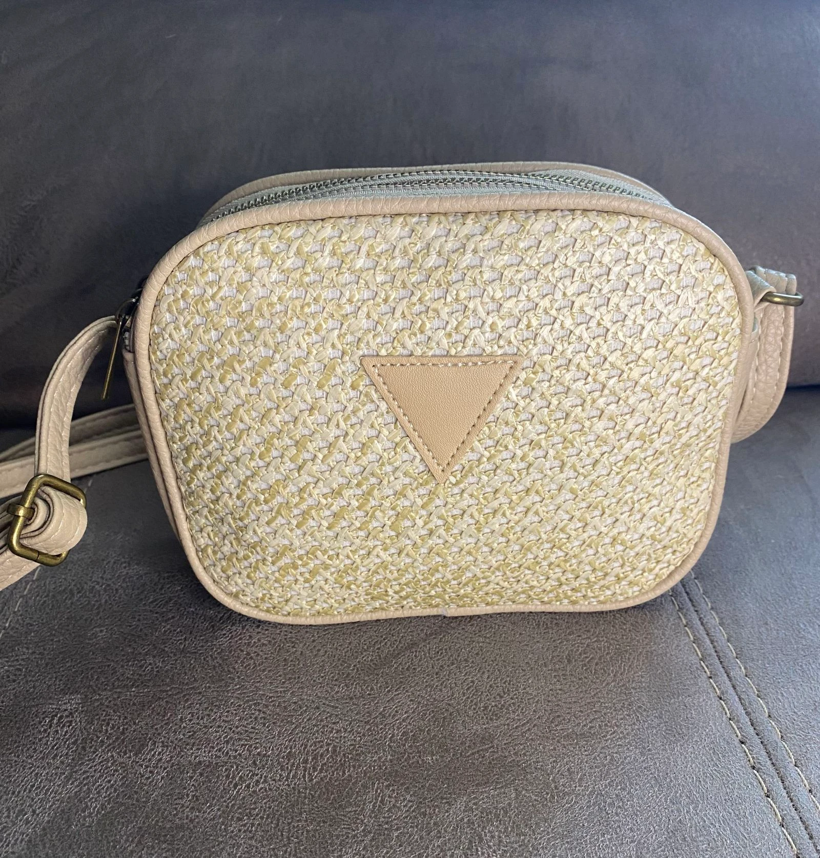 Kleine schoudertas van raffia en kunstleer beige – photo 3